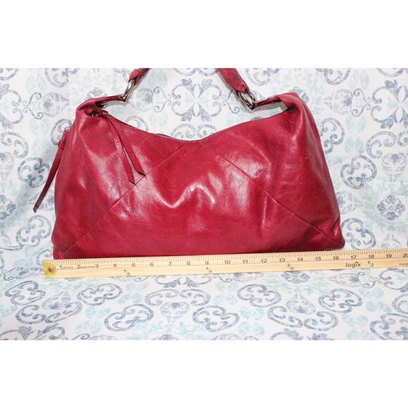 Elegant Raspberry Leather Handbag - Picture 3 of 10